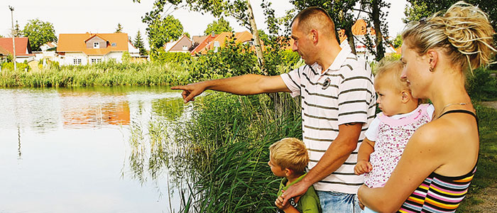 Familie am See, Reizvolle Wohngebiete