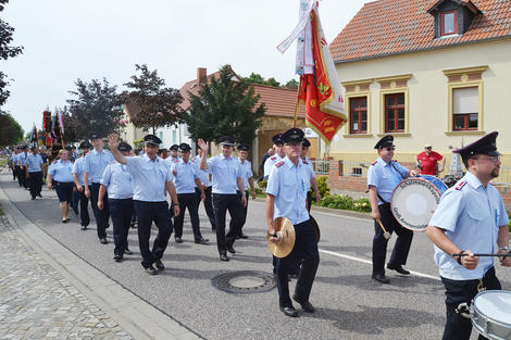 Bild vergr&ouml;&szlig;ern: 90 Jahre FFW Ebendorf