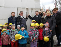 Bild vergr&ouml;&szlig;ern: Grundsteinlegung_Kita_Ebendorf_Zeitkapsel