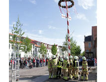 Maibaumsetzen_Barleben