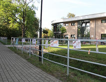 Bild vergr&ouml;&szlig;ern: Plakataktion_Kita_Ebendorf_Hundehaufen_Fu�weg