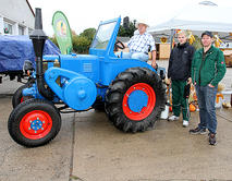 Bild vergr&ouml;&szlig;ern: Fundusfest Heimatverein Traktor