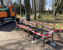 Neue B�nke Friedhof Barleben