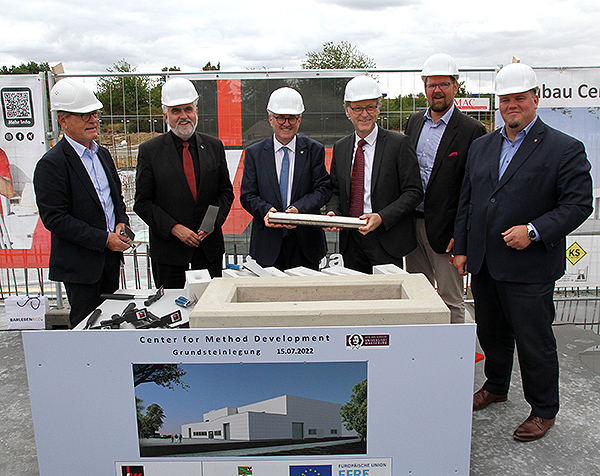 Grundsteinlegung_CMD_Gruppe_Zeitkapsel