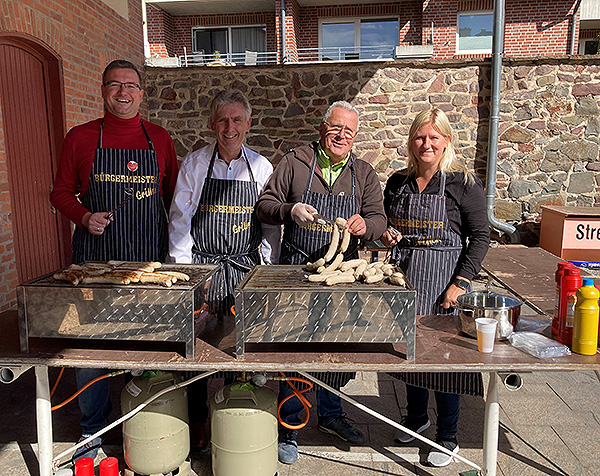 Tag der offenen Tür Gemeindeverwaltung Bürgermeister am Grill
