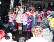 Bild vergr&ouml;&szlig;ern: Barleber Weihnachtsmarkt Er�ffnung Kinder