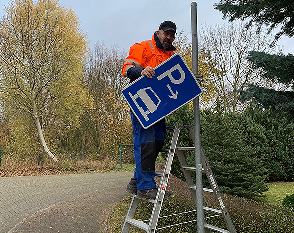 Ebendorf: Verkehrssituation  Hinter dem Thie  wird erneut geprft - bis dahin Parkschilder demontiert