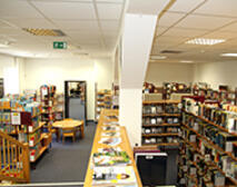 Bild vergr&ouml;&szlig;ern: Bibliothek Innenraum