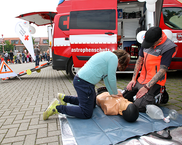 Blaulichttag Herzdruckmassage