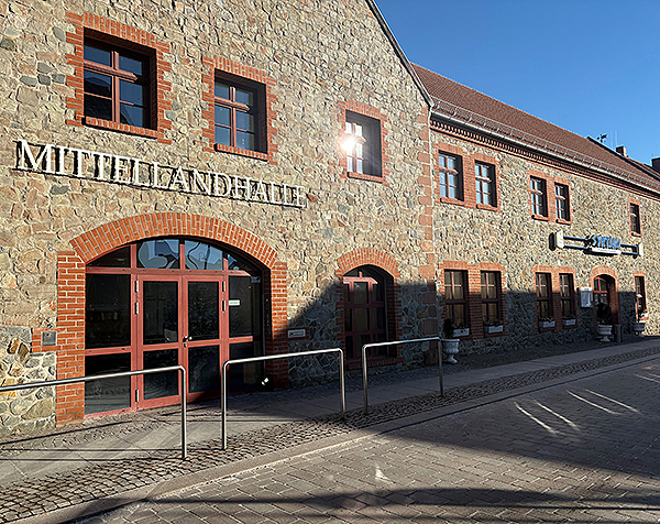 Mittellandhalle Eingang Außenansicht