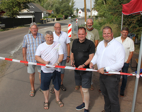Drittes großes Bauprojekt abgeschlossen: Bürgermeister gibt Radweg frei