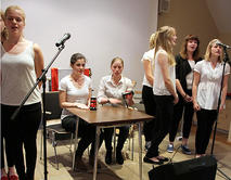 Bild vergr&ouml;&szlig;ern: Festakt_10_Jahre_EHG_ECOLE_M�dchen