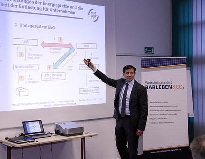 Bild vergr&ouml;&szlig;ern: 2015_01_30_39.UF_Florian_Brahms_Vortrag