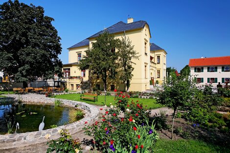 Bild vergr&ouml;&szlig;ern: B�rgerpark Villa Treppe Trauzimmer