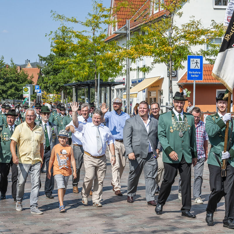 Bild vergr&ouml;&szlig;ern: Festumzug Sch�tzenfest